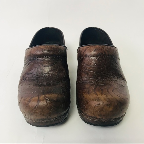 Dansko XP Clog Dark Brown Floral Tooled Leather Dark Brown Wood Shoe Size 37 (7) - Picture 2 of 14